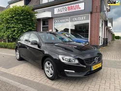 Zwart Gebruikt 2015 Volvo V60 Summum Stationwagen | € 6.950