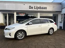 Wit Gebruikt 2014 Toyota Auris Touring Sports Stationwagen | € 9.999 (Eerlijke prijs)