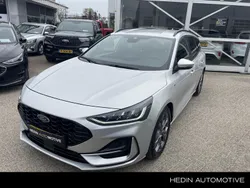 Grijs Gebruikt 2022 Ford Focus ST-Line Stationwagen | € 18.445 (Eerlijke prijs)