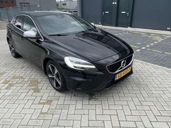 Zwart Gebruikt 2018 Volvo V40 Stationwagen | € 13.950 (Goede deal)