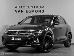 Zwart Gebruikt 2023 VW T-Roc R-line SUV | € 25.999 (Eerlijke prijs)