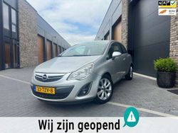 Grijs, metallic lak Gebruikt 2012 Opel Corsa Color Edition Hatchback | € 1.675 (Eerlijke prijs)