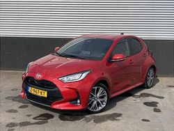 Rood Gebruikt 2024 Toyota Yaris Hybrid Executive Hatchback | € 28.749 (Duur)