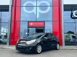 Zwart Gebruikt 2013 Kia Rio Hatchback | € 6.999 (Eerlijke prijs)