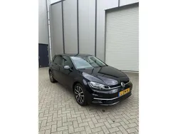 Zwart Gebruikt 2017 VW Golf VII Highline Hatchback | € 14.450 (Iets duurder)
