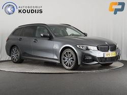 Grijs Gebruikt 2022 BMW 330e M Sport Stationwagen | € 31.650 (Goede deal)