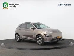 Bruin Gebruikt 2023 Hyundai Kona Premium SUV | € 30.950 (Duur)