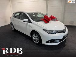 Wit Gebruikt 2016 Toyota Auris Hatchback | € 13.000