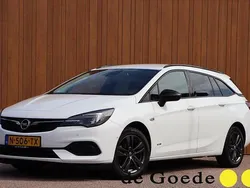 Wit, metallic lak Gebruikt 2022 Opel Astra Design & Tech Stationwagen | € 14.440 (Eerlijke prijs)