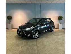 Zwart Gebruikt 2015 Toyota Yaris Hatchback | € 11.950 (Eerlijke prijs)