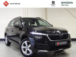 Zwart (metallic) Gebruikt 2022 Skoda Kamiq Ambition SUV | € 19.950 (Eerlijke prijs)
