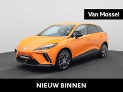 Oranje Gebruikt 2023 MG MG4 EV Luxury Hatchback | € 23.245 (Eerlijke prijs)