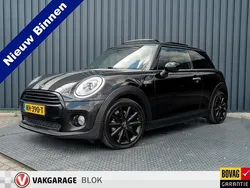 Zwart, metallic lak Gebruikt 2017 Mini Cooper Hatchback | € 16.945 (Eerlijke prijs)