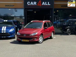 Rood, metallic lak Gebruikt 2006 Peugeot 206 Stationwagen | € 1.750 (Eerlijke prijs)