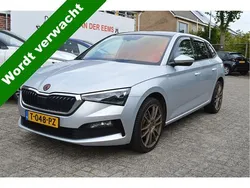 Grijs, metallic lak Gebruikt 2022 Skoda Scala Sport Hatchback | € 16.700 (Goede deal)