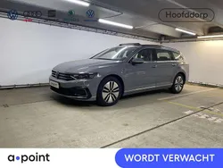 Grijs Gebruikt 2022 VW Passat Business Sedan | € 26.449 (Eerlijke prijs)