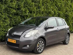 Grijs, metallic lak Gebruikt 2010 Toyota Yaris Hatchback | € 4.890 (Eerlijke prijs)