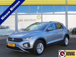 Grijs Gebruikt 2023 VW T-Roc Life SUV | € 25.950 (Eerlijke prijs)