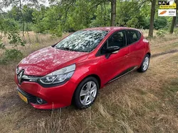 Rood Gebruikt 2015 Renault Clio IV Dynamique Hatchback | € 8.450 (Eerlijke prijs)
