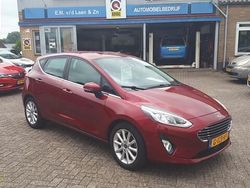 Rood (metallic) Gebruikt 2019 Ford Fiesta Titanium Hatchback | € 9.250 (Iets duurder)