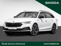 Wit Gebruikt 2022 Skoda Octavia SportLine Stationwagen | € 35.374 (Eerlijke prijs)