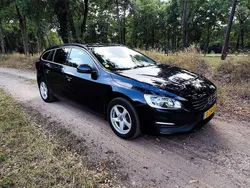 Blauw Gebruikt 2018 Volvo V60 Momentum Stationwagen | € 11.750 (Eerlijke prijs)