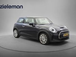 Blauw Gebruikt 2022 Mini Cooper Business Hatchback | € 17.345 (Goede deal)