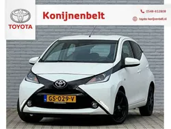 Wit Gebruikt 2015 Toyota Aygo X-play Hatchback | € 12.495 (Eerlijke prijs)