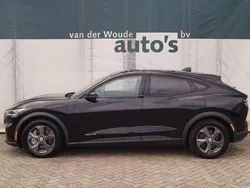 Zwart Gebruikt 2021 Ford Mustang Mach-E SUV | € 23.400 (Goede deal)