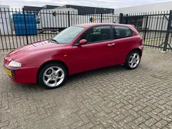 Rood Gebruikt 2003 Alfa Romeo 147 Distinctive Hatchback | € 1.795 (Eerlijke prijs)