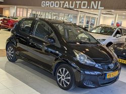 Zwart (metallic) Gebruikt 2011 Toyota Aygo Comfort Hatchback | € 5.744 (Eerlijke prijs)