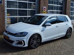 Wit, metallic lak Gebruikt 2018 VW Golf VII GTE Hatchback | € 20.950 (Eerlijke prijs)