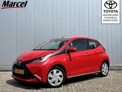 Rood Gebruikt 2015 Toyota Aygo X-play Hatchback | € 4.400 (Goede deal)