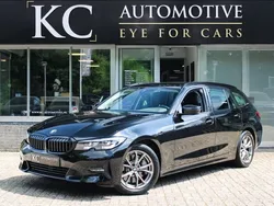 Zwart Gebruikt 2019 BMW 330 Executive Stationwagen | € 27.450 (Eerlijke prijs)