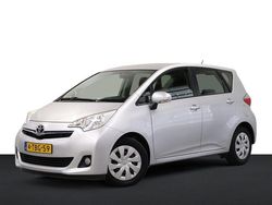 Grijs Gebruikt 2014 Toyota Verso-S MPV | € 9.950 (Goede deal)