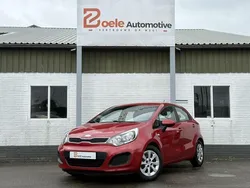 Rood Gebruikt 2013 Kia Rio Plus Hatchback | € 5.495 (Eerlijke prijs)