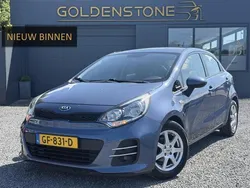 Blauw Gebruikt 2015 Kia Rio Comfort Hatchback | € 7.443 (Eerlijke prijs)
