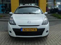 Wit Gebruikt 2011 Renault Clio R.S. Hatchback | € 3.945 (Eerlijke prijs)