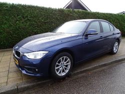 Blauw Gebruikt 2017 BMW 318 Executive Sedan | € 15.950 (Eerlijke prijs)