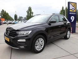 Zwart Gebruikt 2018 VW T-Roc Style SUV | € 16.749 (Eerlijke prijs)