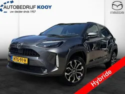 Grijs, metallic lak Gebruikt 2024 Toyota Yaris Cross SUV | € 30.400 (Eerlijke prijs)