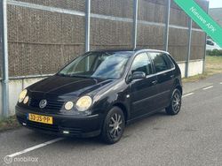 Zwart Gebruikt 2002 VW Polo Comfortline Hatchback | € 1.899 (Eerlijke prijs)