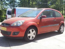 Rood Gebruikt 2006 Ford Fiesta Futura Hatchback | € 1.200 (Eerlijke prijs)