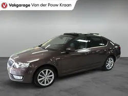 Bruin Gebruikt 2017 Skoda Octavia Business Line Hatchback | € 14.945 (Eerlijke prijs)