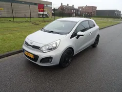 Beige Gebruikt 2012 Kia Rio Hatchback | € 2.895 (Eerlijke prijs)