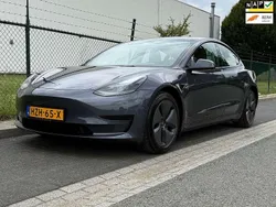 Grijs Gebruikt 2022 Tesla Model 3 Standard Range Sedan | € 25.995 (Eerlijke prijs)