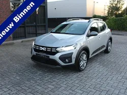 Beige Gebruikt 2023 Dacia Sandero Expression Hatchback | € 16.950 (Eerlijke prijs)