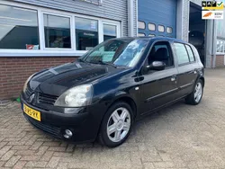 Hatchback Gebruikt 2005 Renault Clio II Hatchback | € 1.750 (Eerlijke prijs)