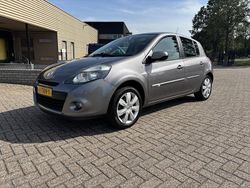 Grijs Gebruikt 2012 Renault Clio IV Night&Day Hatchback | € 6.745 (Eerlijke prijs)