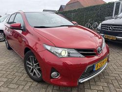Rood Gebruikt 2014 Toyota Auris Touring Sports Stationwagen | € 7.999 (Eerlijke prijs)
